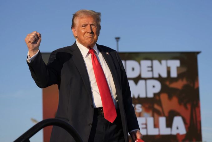 Wie fit ist Donald Trump? Bislang gibt es hierzu noch keine Informationen. (Archivbild) Donald Trump Kamala Harris