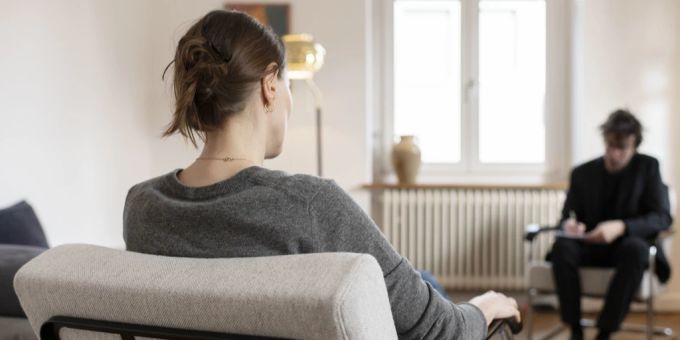 In der Schweiz gibt es zu wenig Psychiaterinnen und Psychiater. (Symbolbild) Psychiater