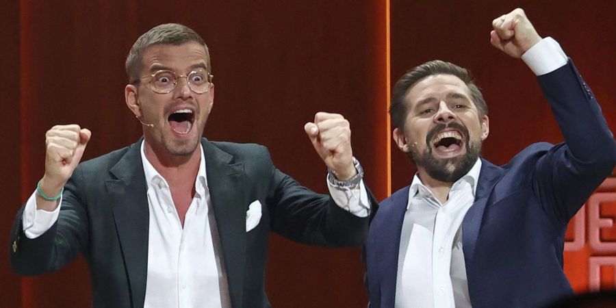 Die beiden Entertainer Joko und Klaas starten mit einer Neujahrsgala in das Jahr 2025. (Archivbild)