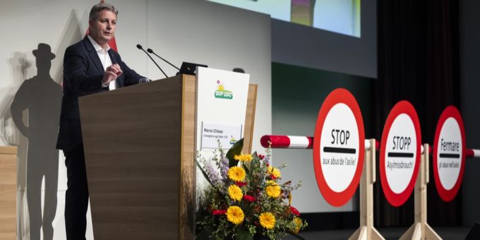 Marco Chiesa, ehemaliger Parteipräsident SVP, spricht über das Asylwesen, beim Sonderparteitag der SVP, am Samstag, 25. Mai 2024 in Basel. Marco Chiesa SVP