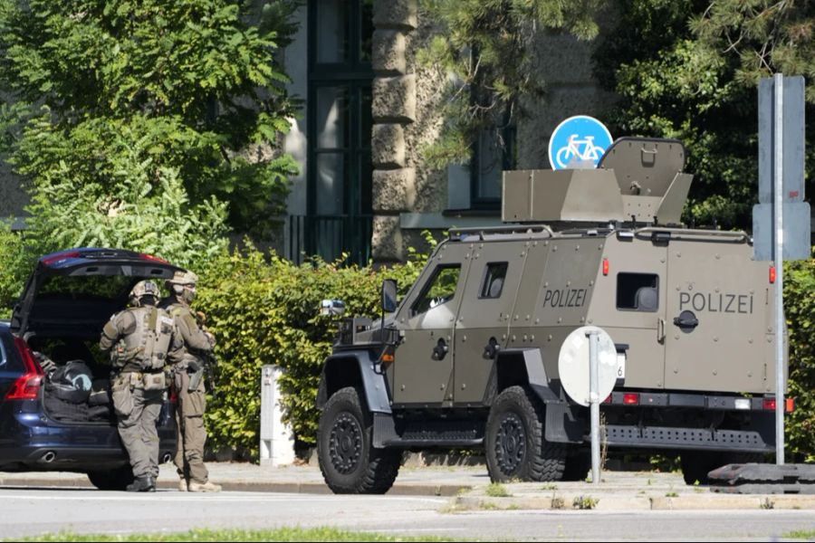 Einsatzkräfte haben ihn mit Schüssen tödlich verletzt.