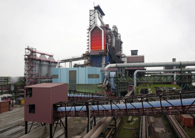 Stahlwerk Thyssenkrupp Der Konzern plant aktuell die Abspaltung der Stahl- sowie der Marinesparte.