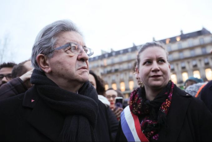 Der französische linke Parteivorsitzende Jean-Luc Melenchon (l.) und die Parlamentsabgeordnete der linken Koalition Mathilde Panot (r). (Archivbild) Jean-Luc Melenchon