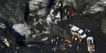 Island eishöhle eingebrochen einsatzkräfte