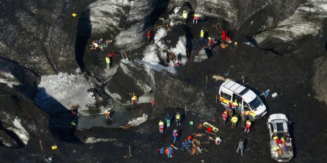 Island eishöhle eingebrochen einsatzkräfte