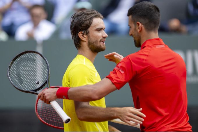 Djokovic muss Tomas Machac in Genf gratulieren. djokovic