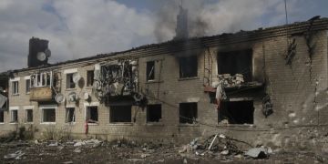 Zerstörtes Wohnhaus Charkiw Ukraine