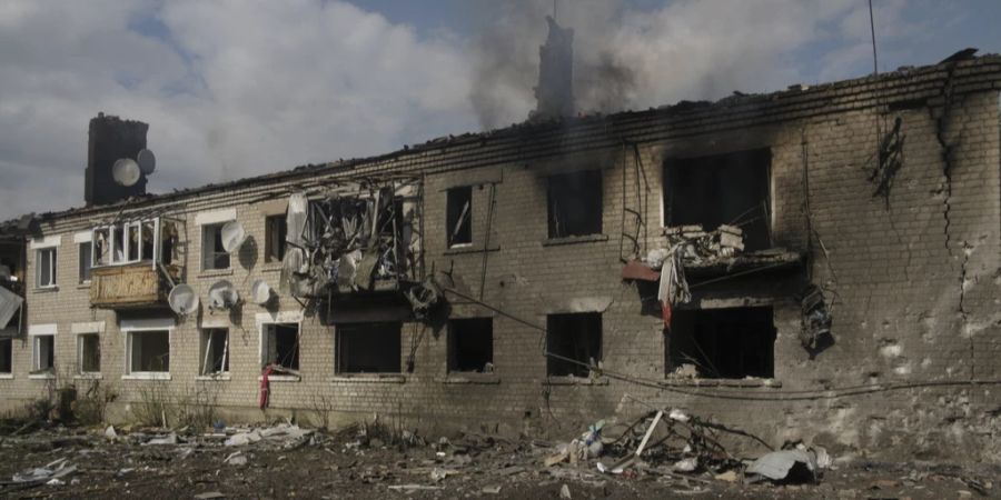 Zerstörtes Wohnhaus Charkiw Ukraine