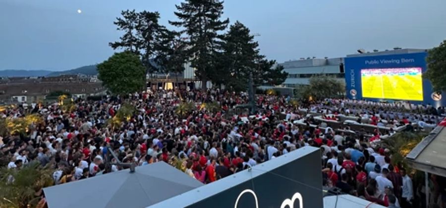 Auch beim Public Viewing Summerbeach in Bern ist so weit alles friedlich.