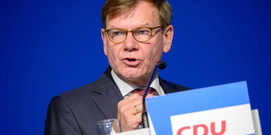 Wirft dem Bundesverteidigunsminister einen «halbgaren Vorschlag» vof, der die «Personalprobleme der Bundeswehr nicht löst»: Johann Wadephul.