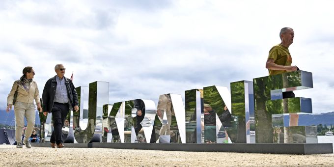 Alphabetzeichen Youkraine in Luzern am Samstag 15. Juni 2024. Die Alphabetzeichen wurden anlässlich der Feierlichkeiten zum 30. Jahrestag der Unabhängigkeit der Ukraine geschaffen.