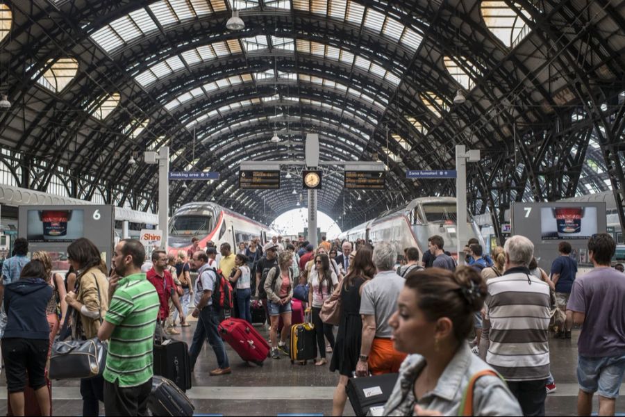 In Mailand fahren die Eurocity-Züge, die übers Wallis in die Schweiz kommen, künftig 15 Minuten früher ab.