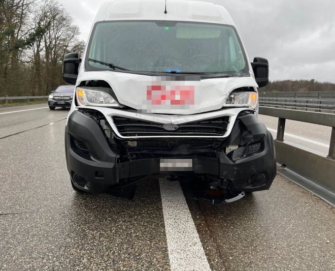 Sachschaden nach Unfall. Sachschaden nach Unfall.