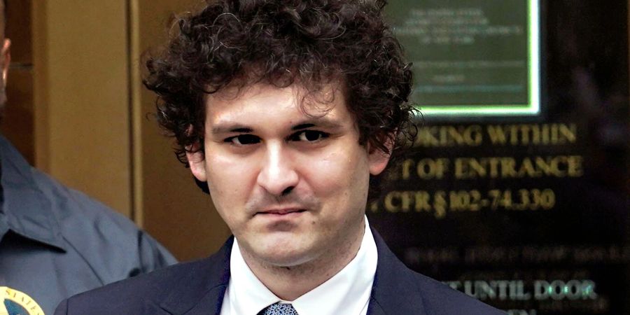 Sam Bankman-Fried ist der Gründer der Kryptowährungs-Börse FTX. Hier im vergangenen Sommer beim Verlassen des Bundesgerichts in Manhattan.