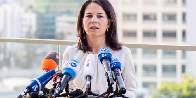 Aussenministerin Annalena Baerbock sieht ein geplantes Gesetz in Georgien mit Sorge. Baerbock