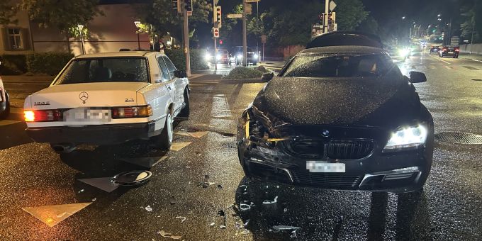 In Wil sind zwei Autos kollidiert. Kollision in Wil