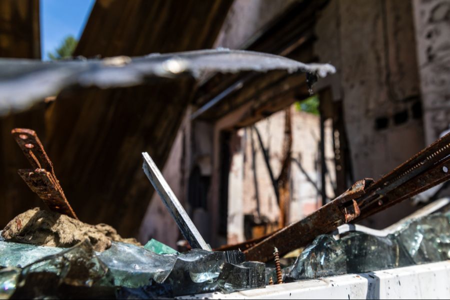 Brandanschlag Ruine Razzia