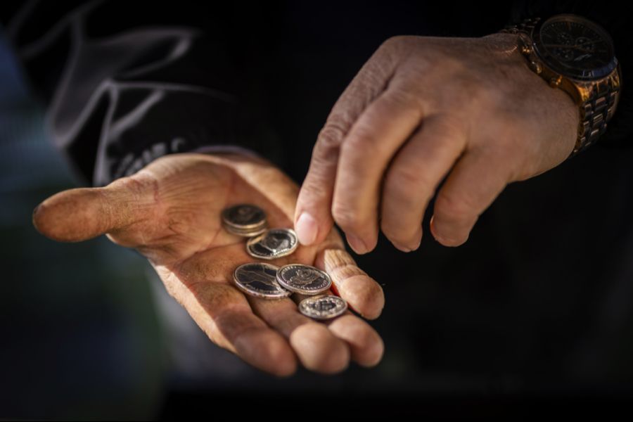 Zudem machen sich auch viele Menschen dieser Altersklasse bereits Sorgen um die finanzielle Absicherung im Alter. (Symbolbild)