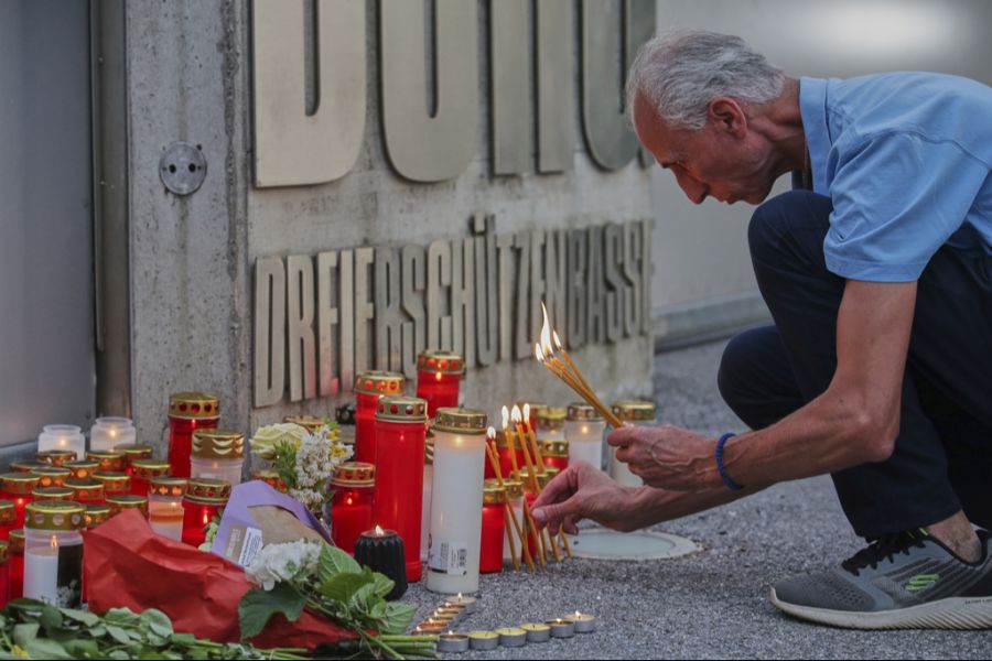 Die Menschen in Österreich trauern um die Opfer des Amoklaufs vom Dienstagvormittag.