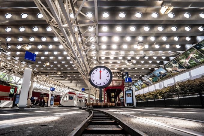 Die «Schweizer Bahnhofsuhr» von Hans Hilfiker wird in einer digitalen Show inszeniert. Symbolbild
