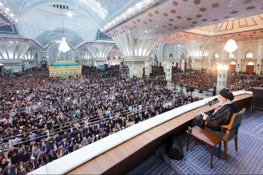 Anfang Juni sprach Chamenei in Teheran noch zu seinen Anhängern.