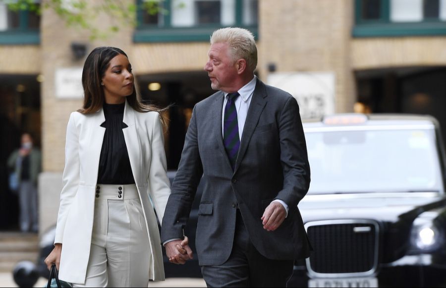 Lilian begleitete ihren Ehemann Boris bei seinen Gerichtsverhandlungen in London, hier kurz vor seiner Inhaftierung am 29. April 2022.