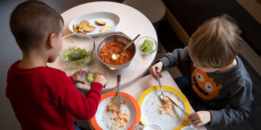 Kinder beim Essen