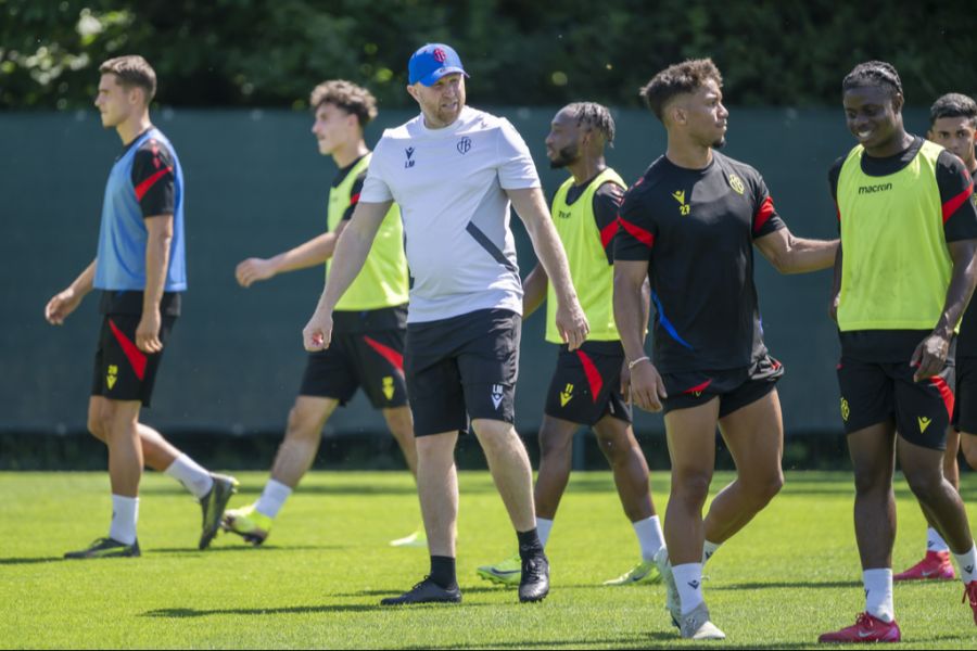 Ludovic Magnin hat die Arbeit beim FC Basel aufgenommen.