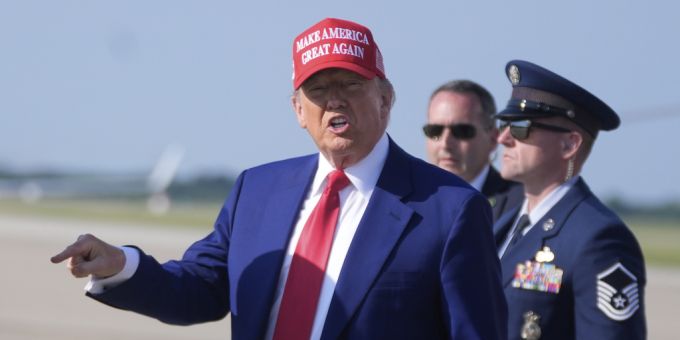 Donald Trump liess iranische Atomanlagen angreifen. trump