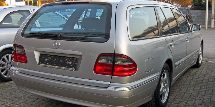 Mercedes_E-Klasse_T-Modell