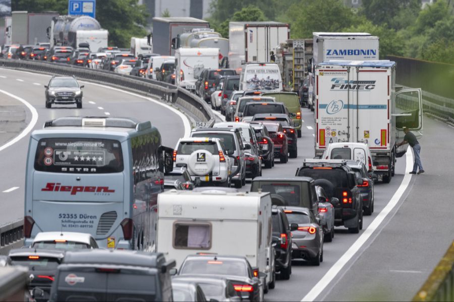 Vor dem Gotthard kommt es immer wieder zu langen Staus und Wartezeiten.