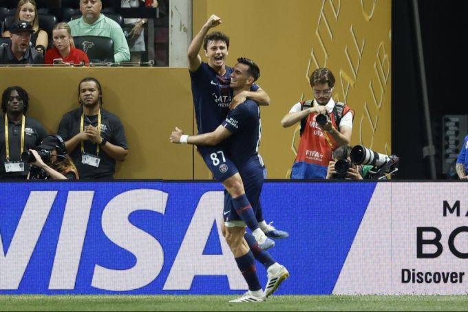 Mittelfeldmotor Joao Neves bringt PSG bereits in der sechsten Minute in Führung. Neves