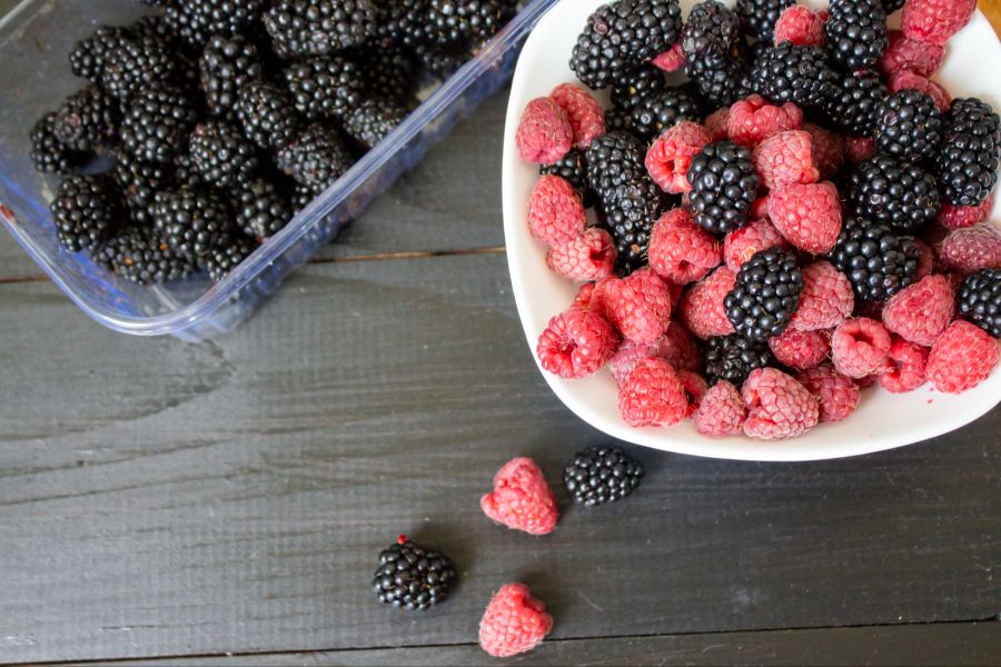 Himbeeren und Brombeeren