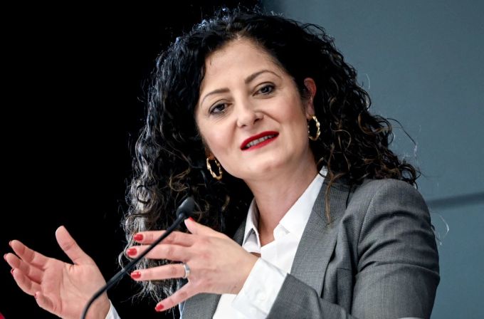 Kiziltepe hält an ihrer Kritik an Tesla und Musk fest. tesla