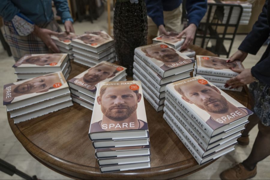 Harrys Memoiren füllten vorübergehend ihre Kassen.