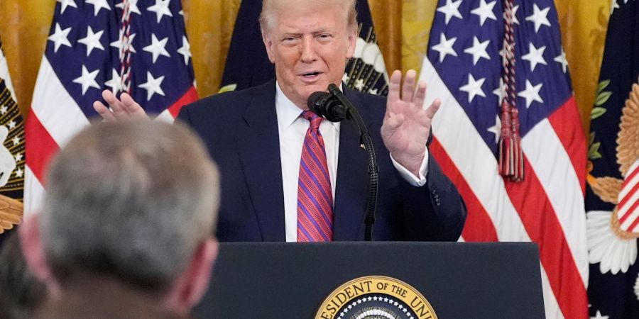 Trump spricht über Geiseln im Gazastreifen.