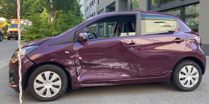 Bei einer Kollision Lauriedstrasse in Zug entstand Sachschaden. Unfall im Kanton Zug
