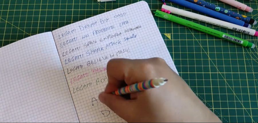 Gefüllt sind die Stifte mit einer Tinte, die sich ausradieren lässt.