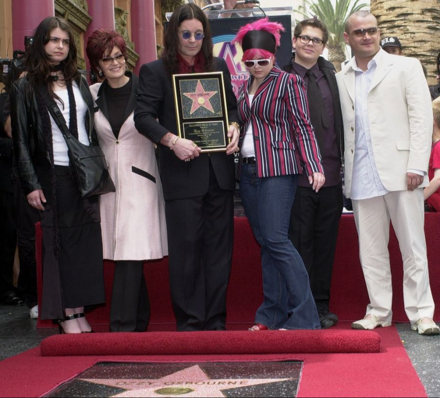 Familienbild aus dem Jahr 2002 (von Links): Aimee, Sharon, Ozzy, Kelly, Jack und Louis.