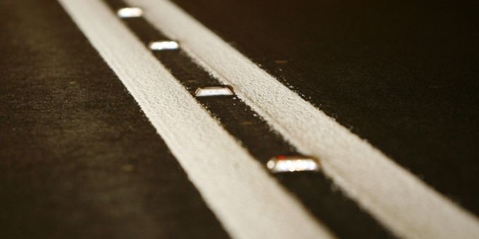 Die Autostrasse H10 erhält eine Rüttelmarkierung. H10