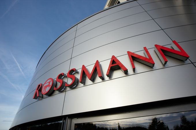 Die deutsche Drogeriemarktkette Rossmann. Mall of Switzerland