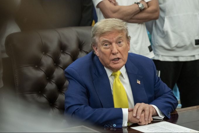 Donald Trump will binnen zwei Wochen über einen Kriegseintritt entscheiden. trump