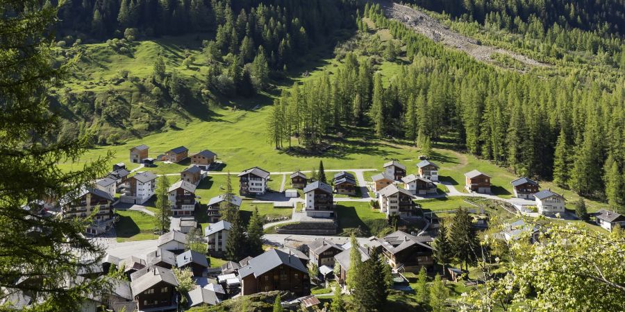Das Dorf Blatten VS im Lötschental wurde am Montagmorgen fast komplett evakuiert. Nicht betroffen von der Evakuierung waren die Anwohnenden der Gebiete Weissenried und Eisten, da diese am gegenüberliegenden Berghang liegen.