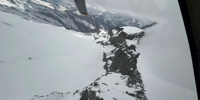 Beim Versuch, vom Allalinhorn zu fliegen, kam ein Schweizer ums Leben. Allalinhorn