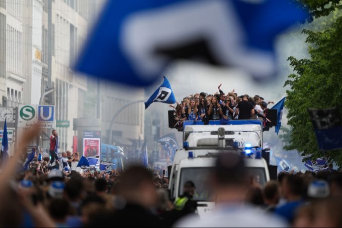 Zehntausende Fans liessen sich die Party in der Innenstadt nicht entgehen. hsv