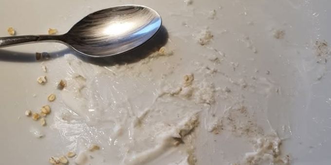Kann man diesen Teller so stehen lassen? Nein, finden Knigge- und Ernährungsexpertinnen. Sonia Kälin Teller