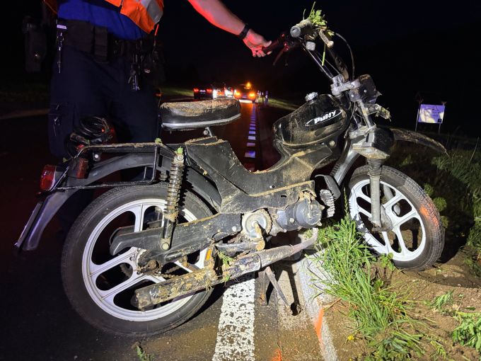 Beide Fahrer wurden bei der Kollision verletzt. Zwei Verletzte