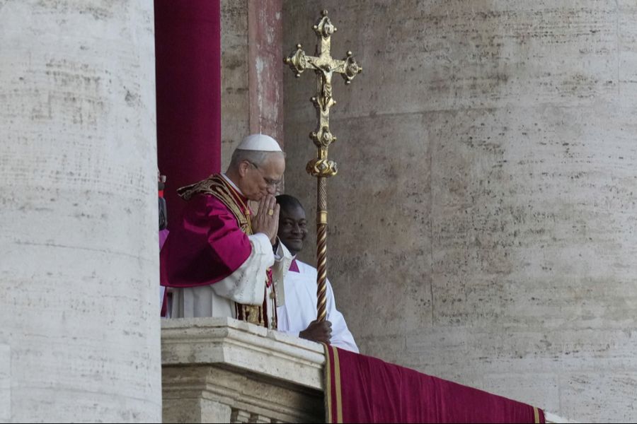 Der US-Amerikaner ist somit der 14. Papst Leo in der Kirchengeschichte.