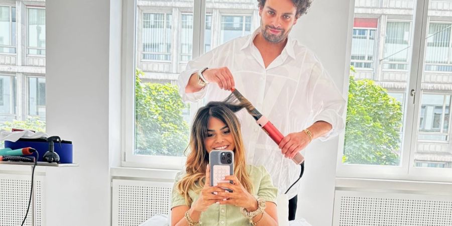 Frau Haarstylist Frisör weiss