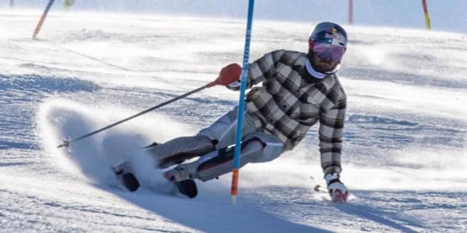 Kurioses Outfit - Hirscher trainiert in Neuseeland im Holzfällerhemd
